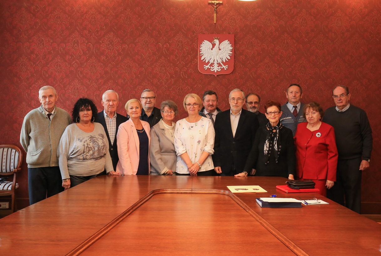 Zdjęcie przedstawia członków Rady Seniorów Miasta Bielska-Białej